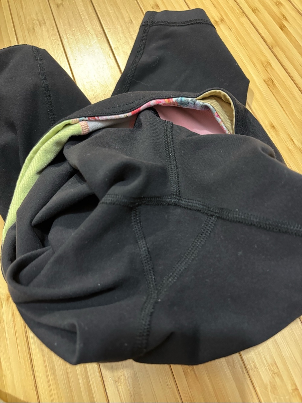 Lululemon Reversible Wunder Under Crop leggings. Size 4. - Picture 11 of 13